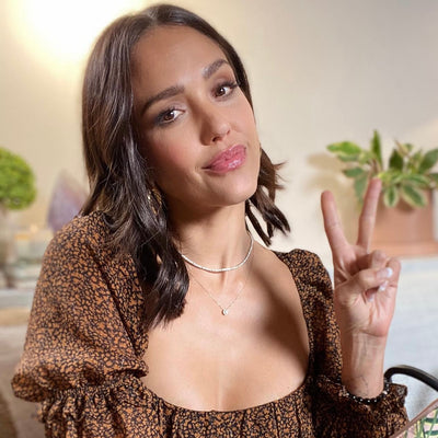 How to Style Jessica Alba's Favorite idyl Necklace